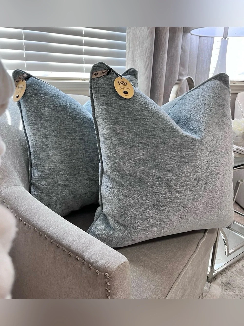 1-NWT CALLISTO HOME TEXTURE VELVET BOUCLE LUXURY DECORATIVE PILLOW (TO3595F12)